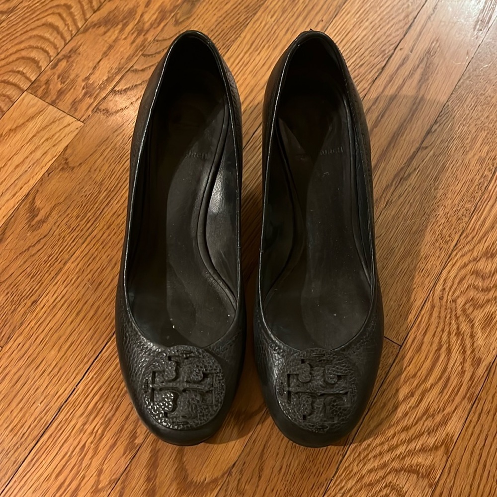 Tory Burch Black Wedge Pump Women’s Size 7.5